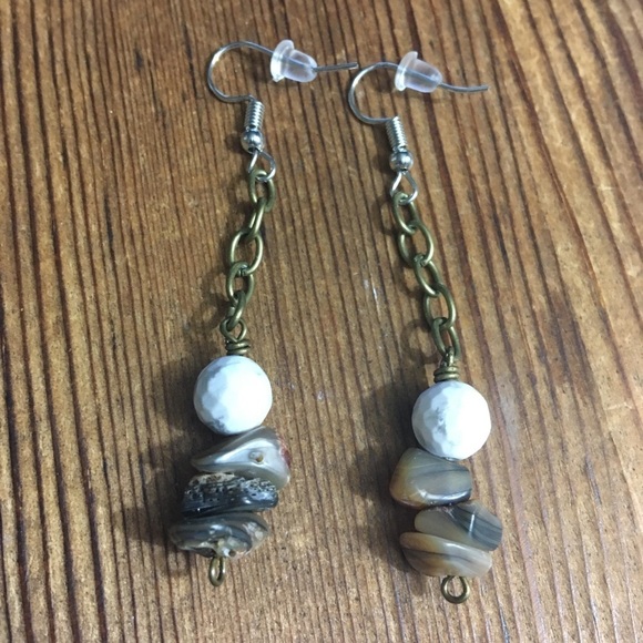 * Ladies Shell Dangle Earrings.  Handmade Ladies Earrings - Picture 1 of 3